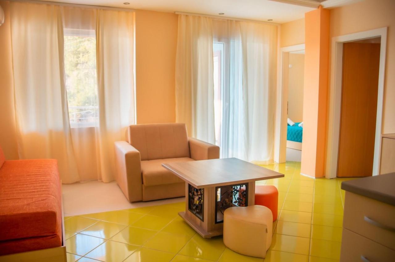 Mina Villa