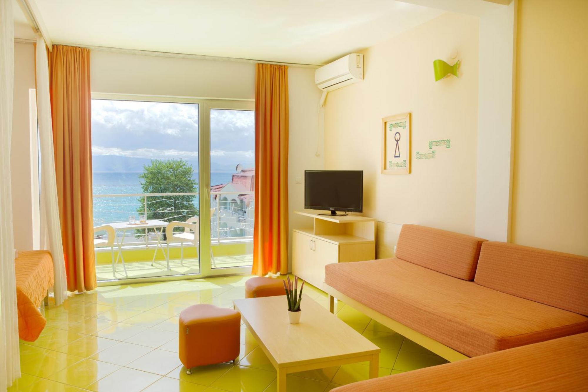 Mina Villa *
